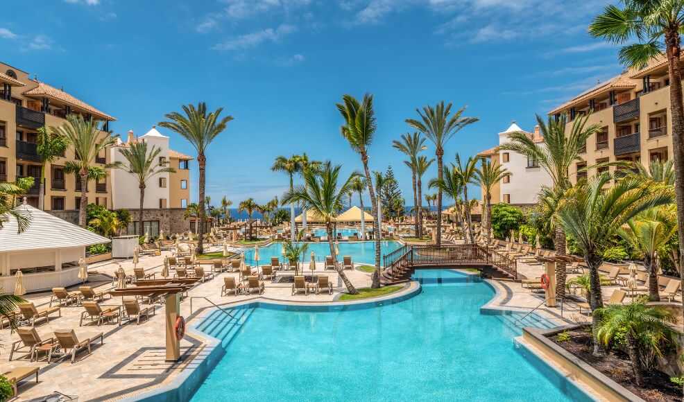 gf gran costa adeje medence